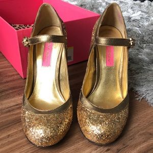 Betsey Johnson - Mary Jane gold glitter shoes, size 6